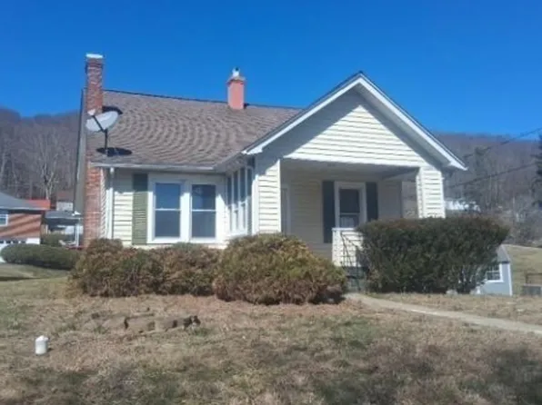 2042 Lee Ave, Bluefield, VA 24605