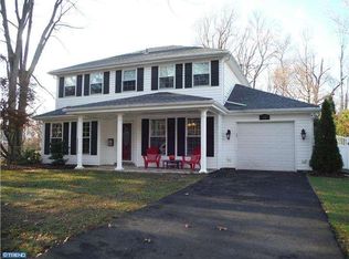 10 Hideaway Dr, Willow Grove, PA 19090