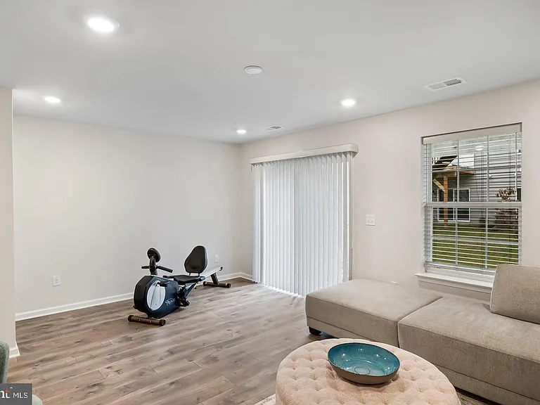 12 Venice Ln — Photo 9