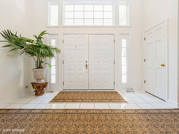2nd image of 1119 S Hiddenbrook Trl