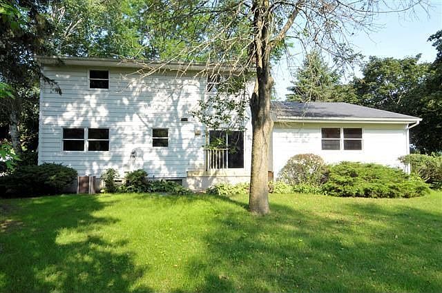 2nd image of 902 Menomonie Ln