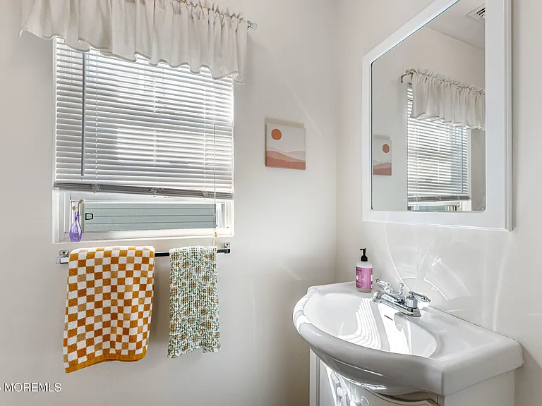 105 Wayside Dr — Photo 18