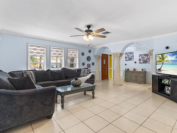 3rd image of 479 SE Fallon Drive