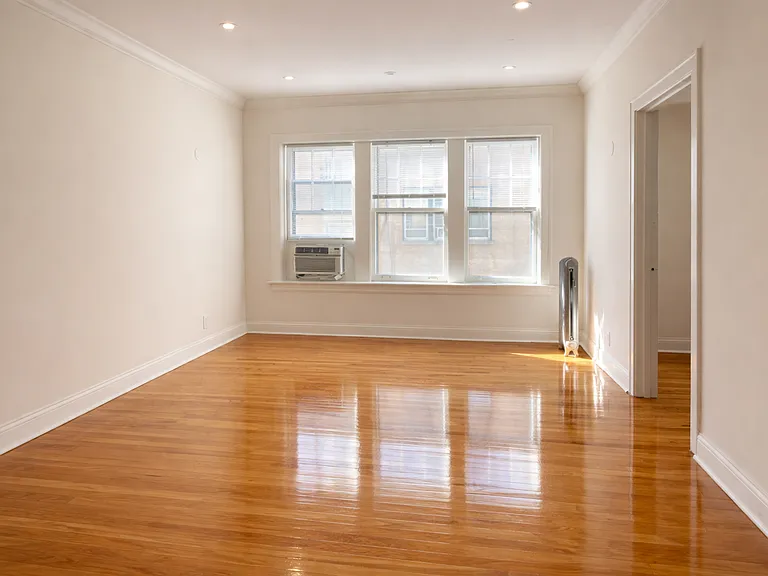 114 Clyde Ave — Photo 32