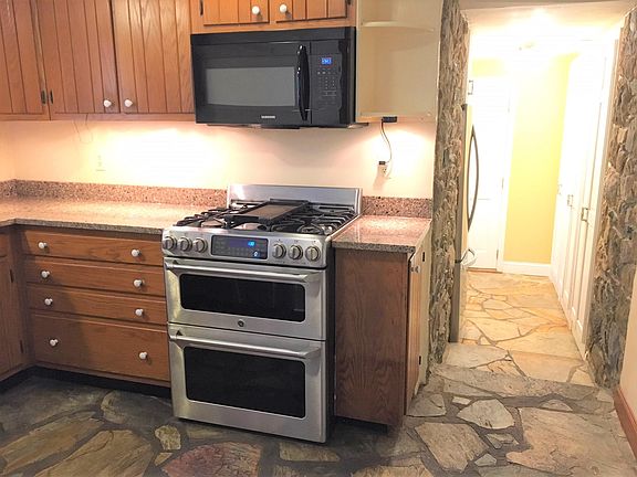 Kitchen has a 5-burner gas stove with two ovens and a microw