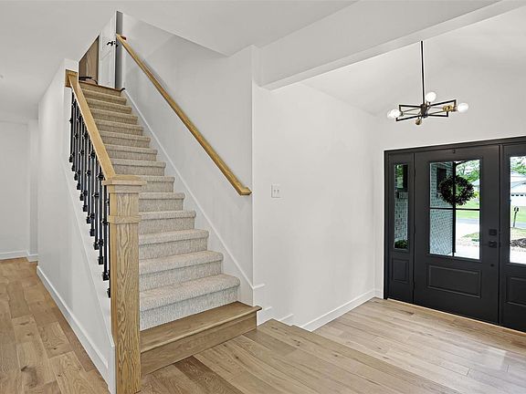 5th image of 357 W Lake Dr