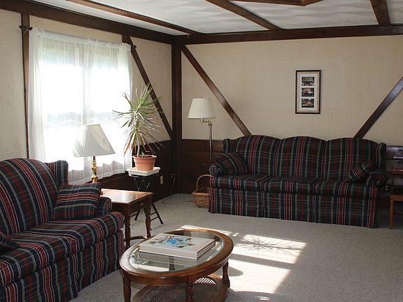 4th image of 1740 Gloria Dr