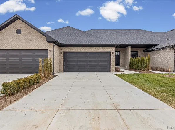 21955 Deer Brook Dr #3, Southfield, MI 48075