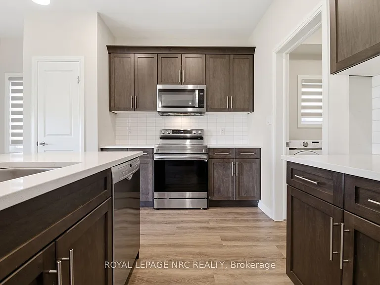7437 Jonathan Dr — Photo 10