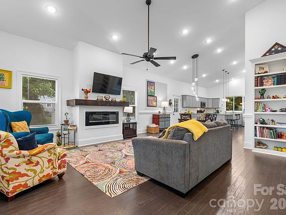 3rd image of 329 W F St