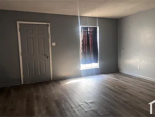 3 bed, $1,300 — Photo 3