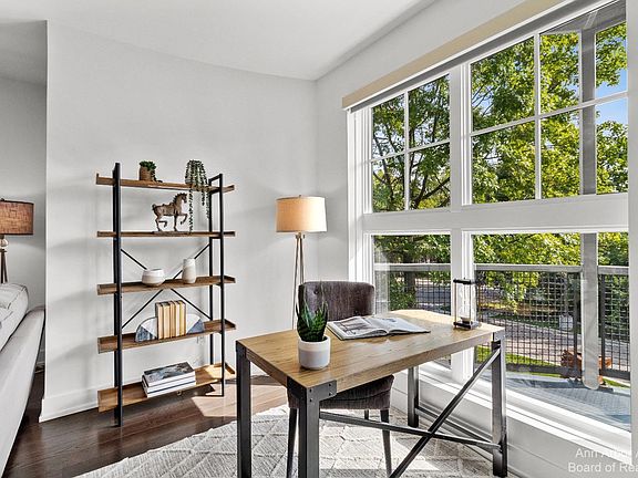 5th image of 218 W Kingsley St Unit 208