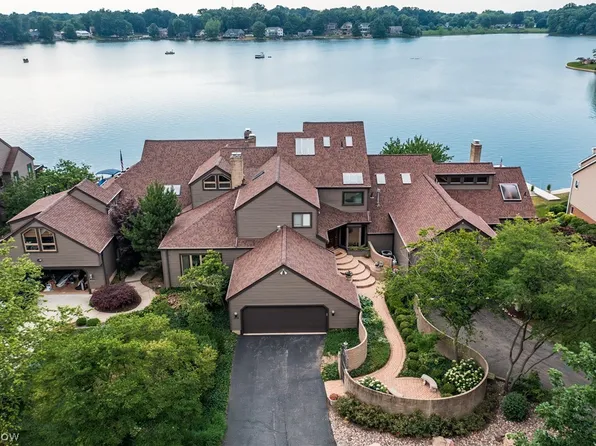 1415 Harbor Dr NW, Canton, OH 44708