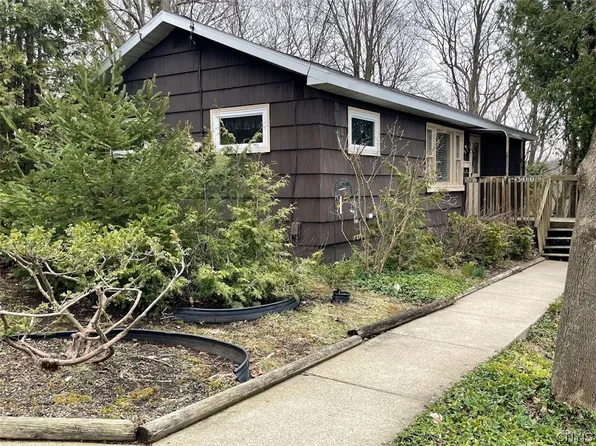 300 1/2 South St, Fayetteville, NY 13066