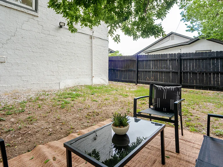 2737 Stuart Dr #2 — Photo 35