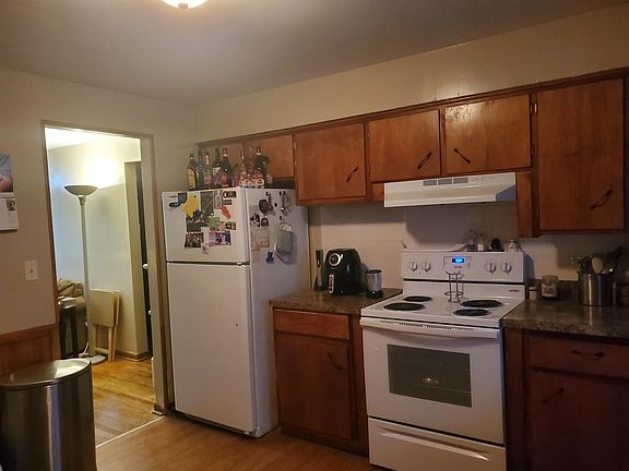 2nd image of 133 Hollywood Ave