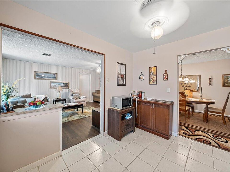 1st image of 125 Lakes End Drive #A