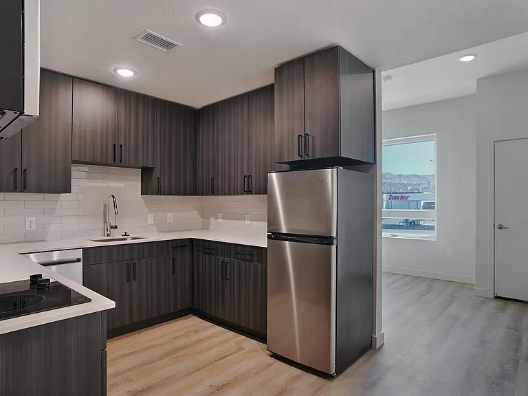 9Ten Apartments — Photo 18