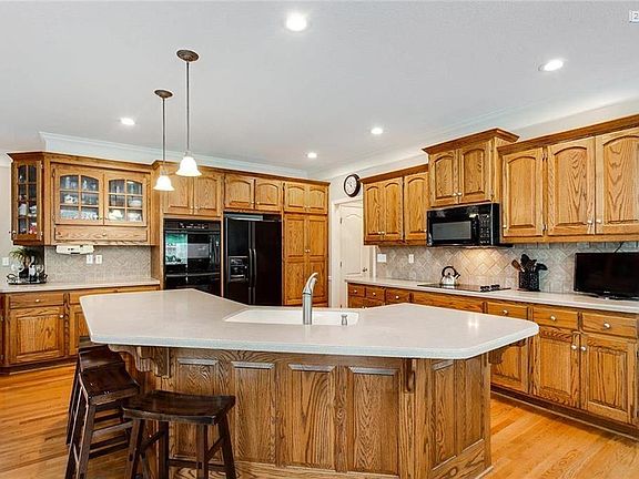 This Kitchen is made for entertaining & gatherings!  Definitely the heart of the home!!!
