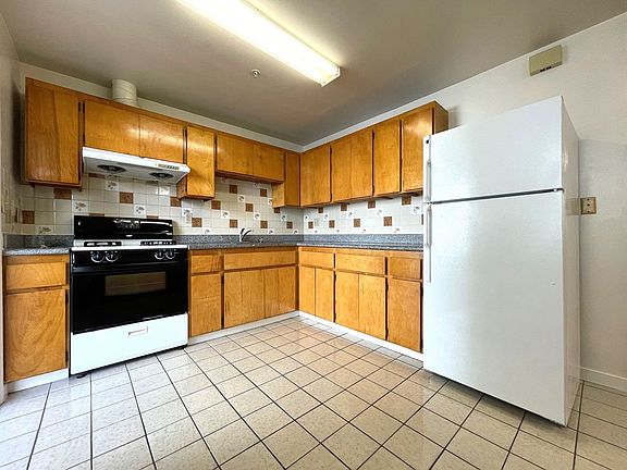 4th image of 3802 39th Ave APT 1