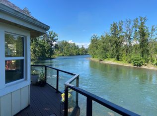 785 Edgewater Rd, Gladstone, OR 97027