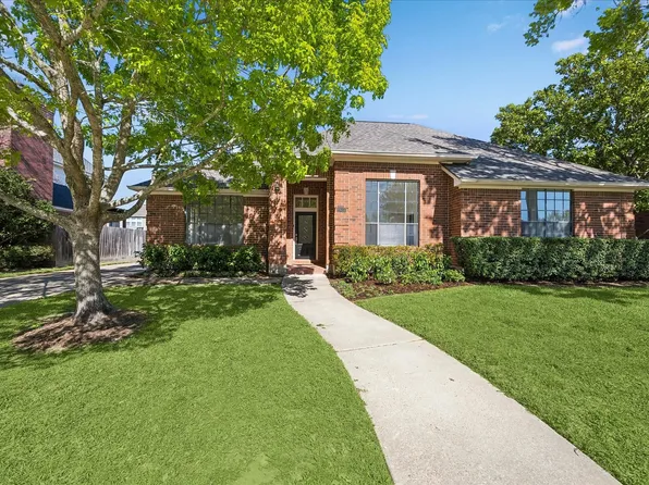 2814 Old South Dr, Richmond, TX 77406