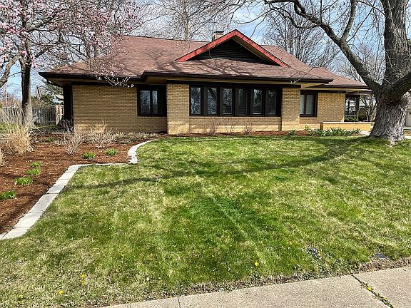 3rd image of 623 W Stratford Dr