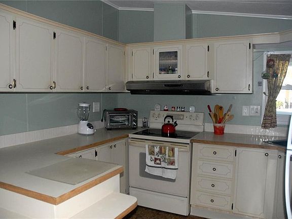 3rd image of 907 Blue Heron Blvd