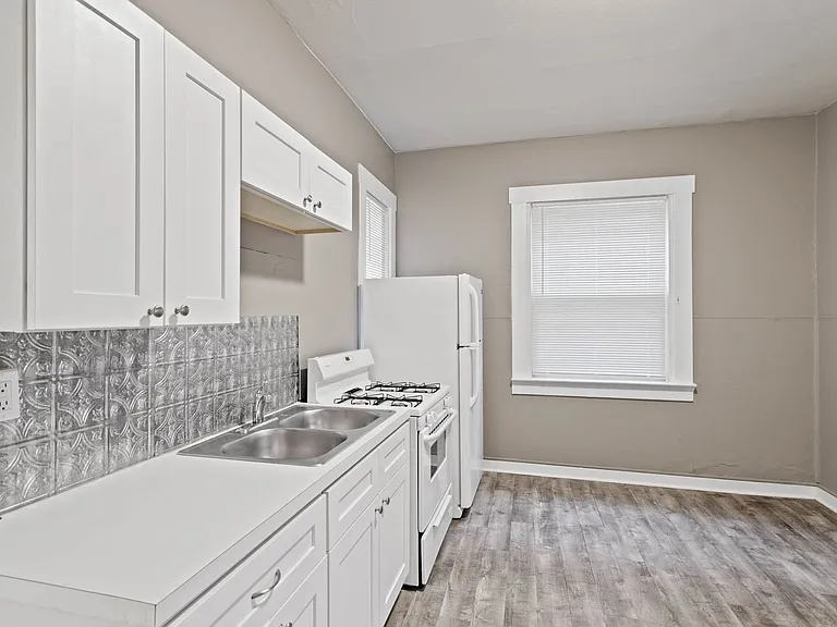 1221 N Monroe St — Photo 3
