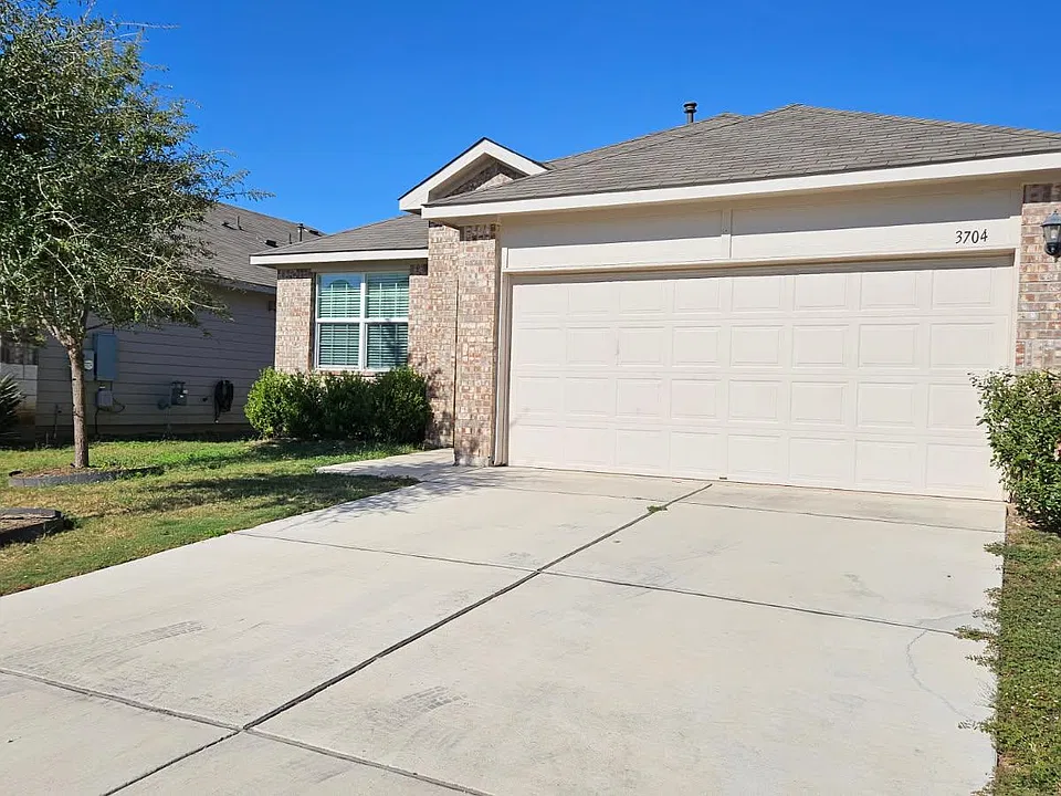 3704 Conyers Ln
