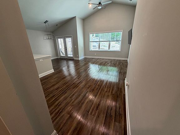 3rd image of 110 Fort Smith Ct