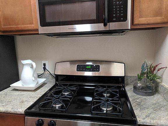 2nd image of 3057 Alma St