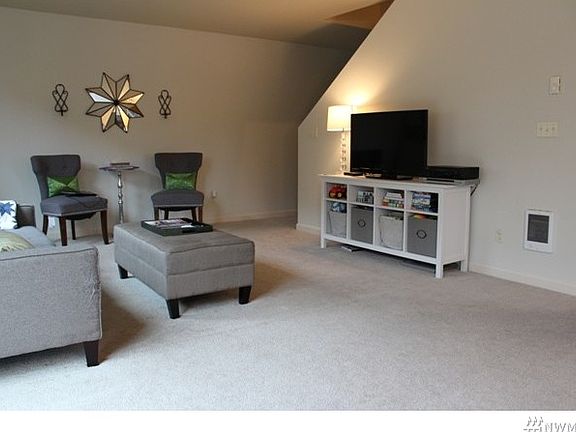 4th image of 890 NW Snow Creek Way