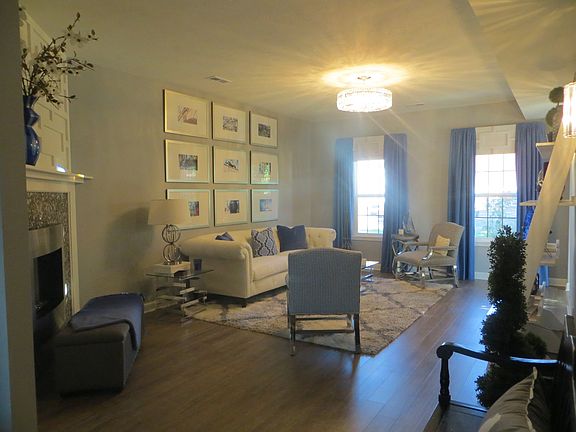 3rd image of 38067 Euclid Ave