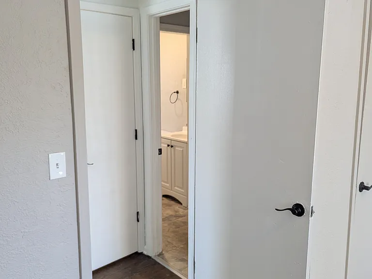 109 N Vermont St — Photo 8
