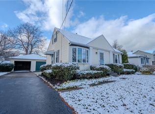 5738 Walden Dr, Lake View, NY 14085
