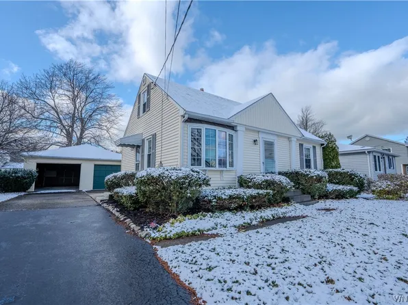 5738 Walden Dr, Lake View, NY 14085
