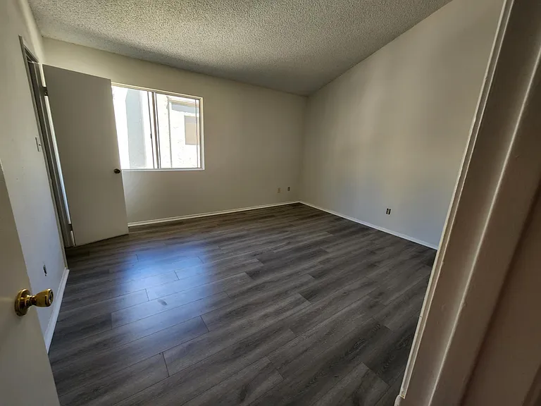 8936 Willis Ave #8 — Photo 10