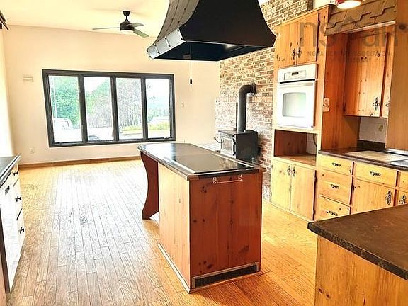 4th image of 903 Pictou Rd E