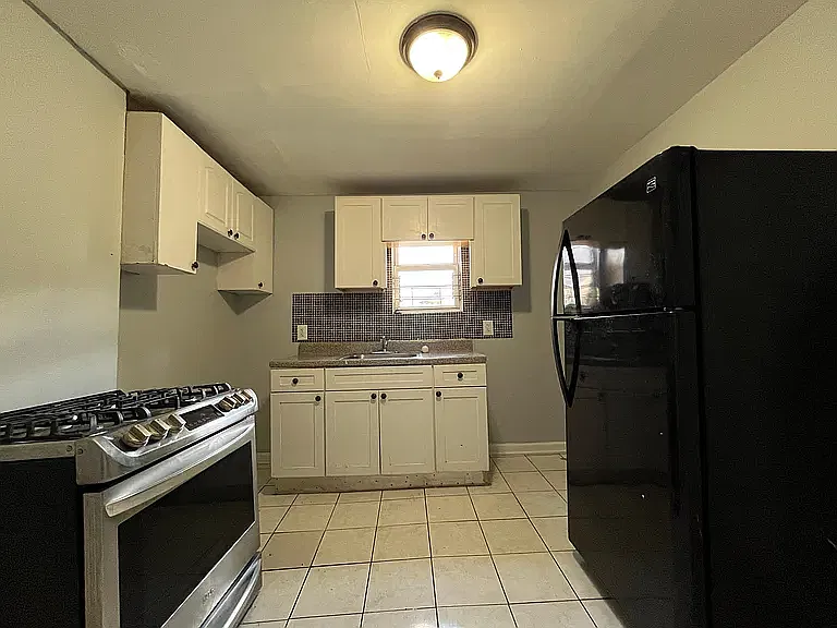 3 bed, $1,500 — Photo 4