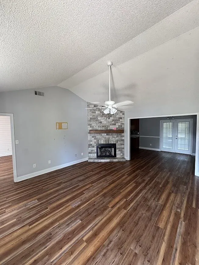 3 bed, 2.0 bath, 1472 sqft, $1,950 — Photo 2