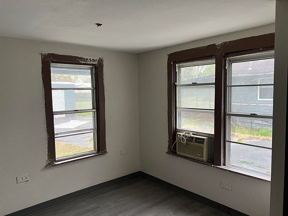 5th image of 520 Williams St