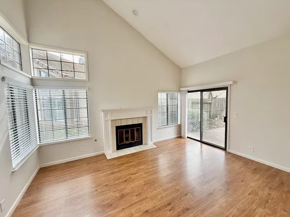 404 Halliford Ct, Roseville, CA 95661