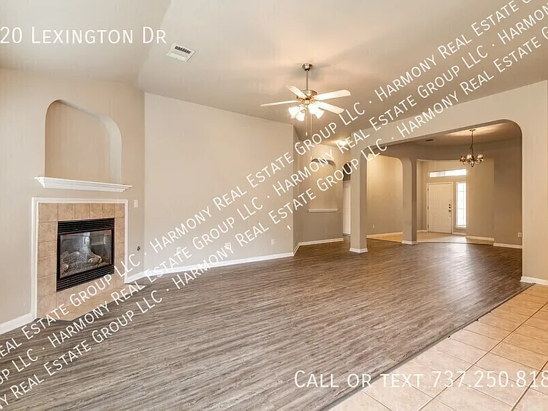 220 Lexington Dr — Photo 5