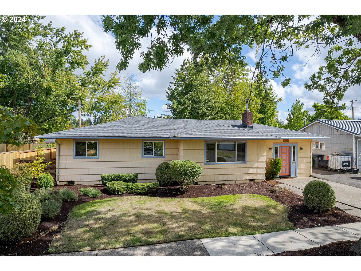 2425 Tyler St photo 1