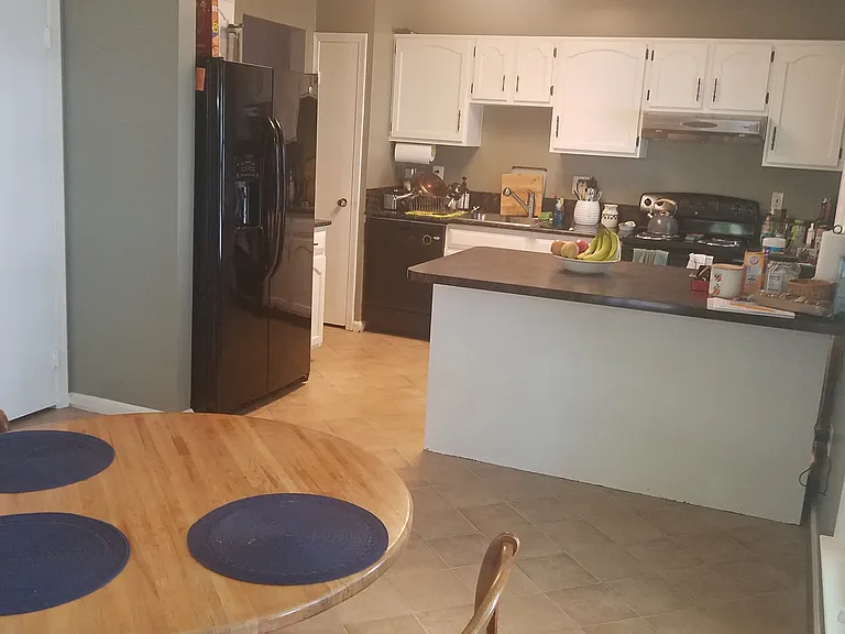 Kitchen with Lovely Eat in a Area