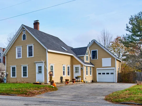 33 Beechwood Street, Thomaston, ME 04861