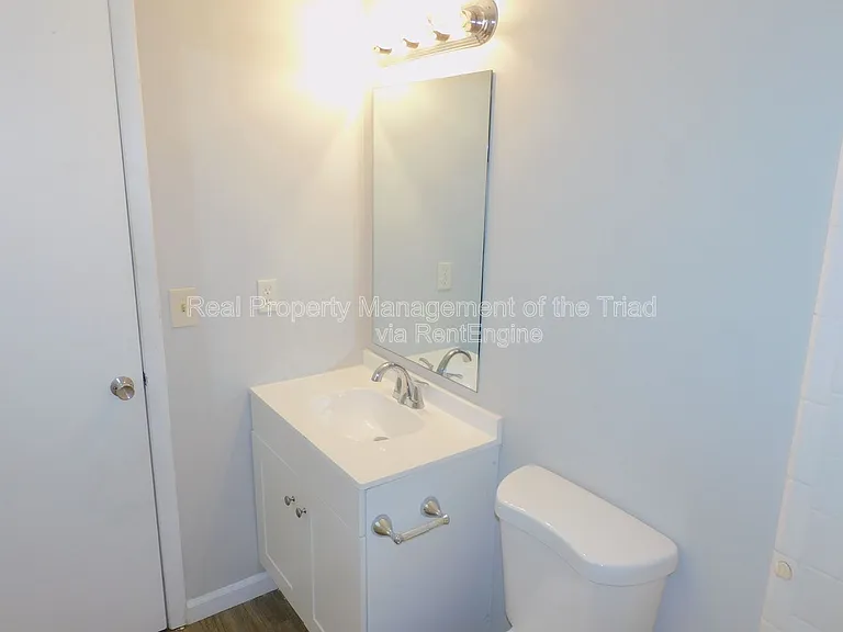 4921 Chaucer Dr — Photo 12