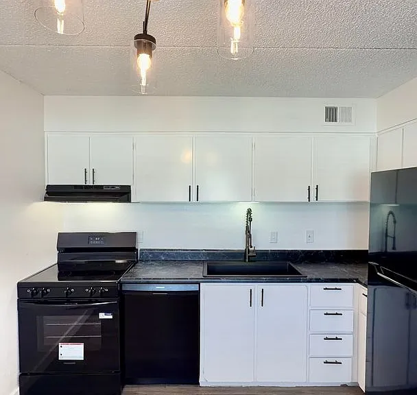 Park West Apartments — Photo 47