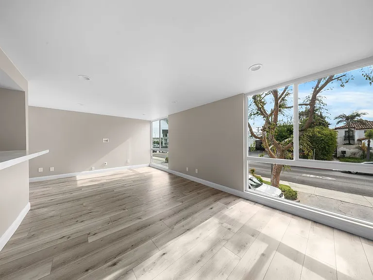 271 E San Antonio Dr. — Photo 5